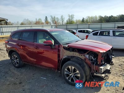 Czwarte zdjęcie samochodu z boku: 2022 TOYOTA HIGHLANDER XLE VIN:5TDHZRBH5NS578955 - miniatura