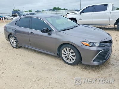 Czwarte zdjęcie samochodu z boku: 2022 TOYOTA CAMRY LE VIN:4T1C11AK8NU638007 - miniatura