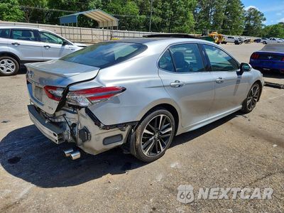 Trzecie zdjęcie samochodu z tyłu: 2018 TOYOTA CAMRY XSE VIN:4T1B61HK6JU056808 - miniatura