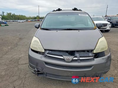 Piąte zdjęcie samochodu w środku: 2005 TOYOTA SIENNA VIN:5TDZA22C05S320351 - miniatura