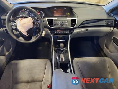 Zdjęcie 8 z 13 samochodu: 2017 HONDA ACCORD LX VIN:1HGCR2F30HA207897 - miniatura