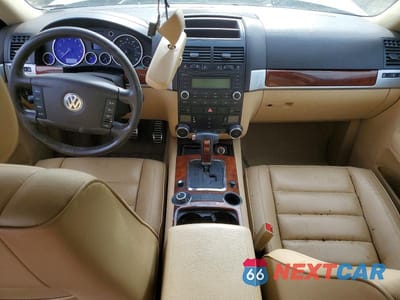 Zdjęcie 8 z 12 samochodu: 2005 VOLKSWAGEN TOUAREG 4.2 VIN:WVGCM77L25D005612 - miniatura