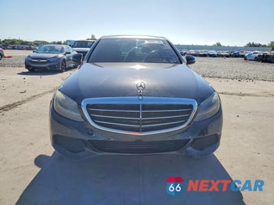 Piąte zdjęcie samochodu w środku: 2016 MERCEDES-BENZ C 300 4MATIC VIN:55SWF4KB9GU165957 - miniatura