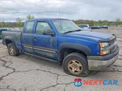 Czwarte zdjęcie samochodu z boku: 2003 CHEVROLET SILVERADO K1500 VIN:2GCEK19TX31352465 - miniatura