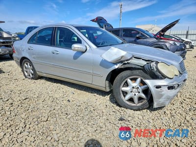 Czwarte zdjęcie samochodu z boku: 2001 MERCEDES-BENZ C 320 VIN:WDBRF64JX1F094414 - miniatura