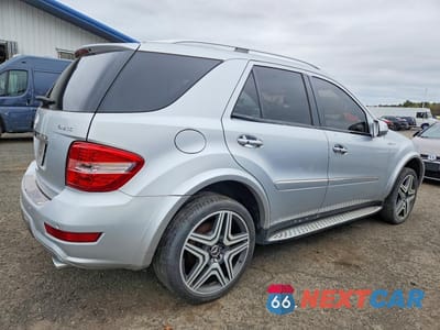 Trzecie zdjęcie samochodu z tyłu: 2010 MERCEDES-BENZ ML 550 4MATIC VIN:4JGBB7CB7AA587779 - miniatura