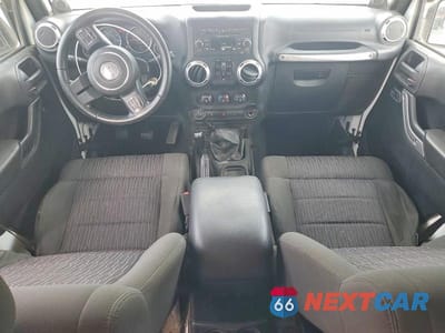 Zdjęcie 8 z 12 samochodu: 2012 JEEP WRANGLER UNLIMITED SAHARA VIN:1C4BJWEG3CL277680 - miniatura