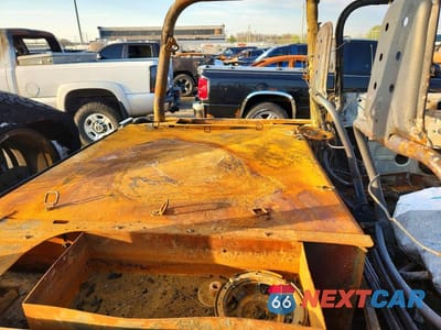 Zdjęcie 11 z 12 samochodu: 2000 JEEP WRANGLER / TJ SPORT VIN:1J4FA49S3YP731800 - miniatura