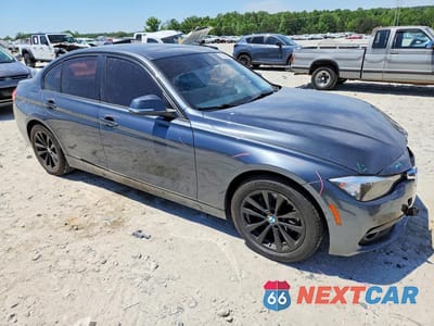 Czwarte zdjęcie samochodu z boku: 2016 BMW 320 I VIN:WBA8E1G51GNU10179 - miniatura