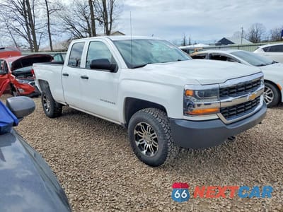 Czwarte zdjęcie samochodu z boku: 2018 CHEVROLET SILVERADO K1500 VIN:1GCVKNEH9JZ201016 - miniatura