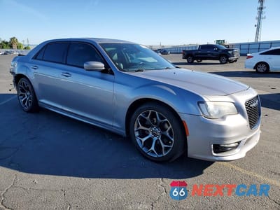 Czwarte zdjęcie samochodu z boku: 2018 CHRYSLER 300 S VIN:2C3CCABG5JH137246 - miniatura