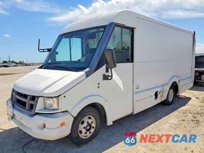 2015 ISUZU NPR DELIVERY TRUCK JALB4T175F7W00506 - główne zdjęcie licytacji z USA - miniatura