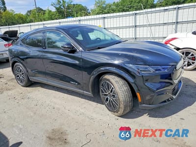 Czwarte zdjęcie samochodu z boku: 2025 FORD MUSTANG MACH-E PREMIUM VIN:3FMTK3R79SMA14743 - miniatura
