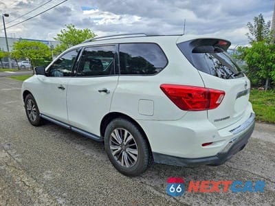 Trzecie zdjęcie samochodu z tyłu: 2019 NISSAN PATHFINDER SL VIN:5N1DR2MN2KC642550 - miniatura