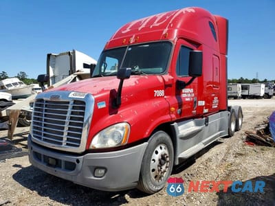 Drugie zdjęcie samochodu z przodu: 2015 FREIGHTLINER CASCADIA SEMI TRUCK VIN:3AKJGLD59FSGB3339 - miniatura