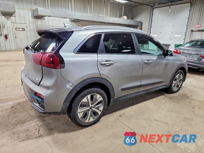 Trzecie zdjęcie samochodu z tyłu: 2022 KIA NIRO EV EX VIN:KNDCC3LG7N5150535 - miniatura