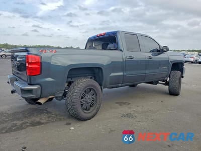 Trzecie zdjęcie samochodu z tyłu: 2019 CHEVROLET SILVERADO LD K1500 LT VIN:2GCVKPEC7K1148827 - miniatura