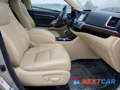 Zdjęcie 7 z 13 samochodu: 2016 TOYOTA HIGHLANDER LIMITED PLATINUM VIN:5TDDKRFH3GS326637 - miniatura