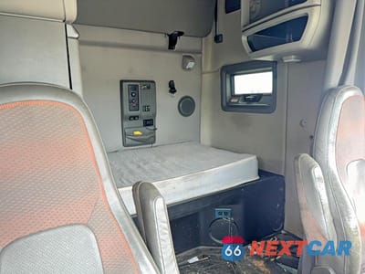 Zdjęcie 6 z 10 samochodu: 2020 VOLVO VNL TRUCKS SEMI TRUCK VIN:4V4NC9EH4LN258310 - miniatura