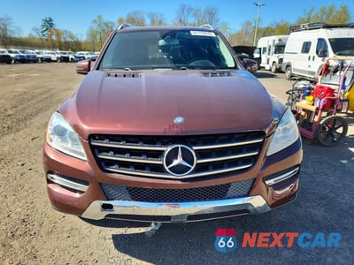 Piąte zdjęcie samochodu w środku: 2015 MERCEDES-BENZ ML 350 4MATIC VIN:4JGDA5HB1FA547374 - miniatura