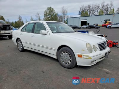 Czwarte zdjęcie samochodu z boku: 2001 MERCEDES-BENZ E 320 VIN:WDBJF65J31B259867 - miniatura