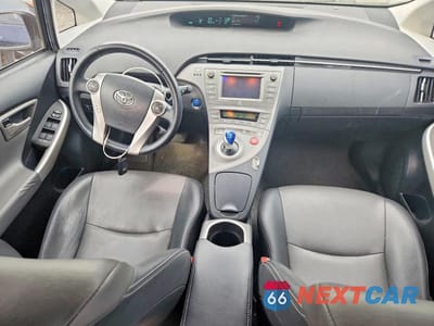 Zdjęcie 8 z 13 samochodu: 2015 TOYOTA PRIUS FOUR VIN:JTDKN3DU5F0481400 - miniatura
