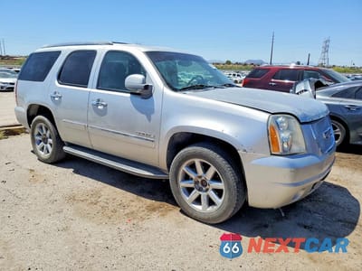 Czwarte zdjęcie samochodu z boku: 2010 GMC YUKON DENALI VIN:1GKUKEEF0AR236011 - miniatura