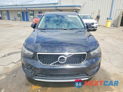 Piąte zdjęcie samochodu w środku: 2022 VOLVO XC40 T5 MOMENTUM VIN:YV4162UK0N2652345 - miniatura