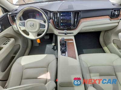 Zdjęcie 8 z 11 samochodu: 2022 VOLVO XC60 B5 MOMENTUM VIN:YV4L12RK4N1050893 - miniatura