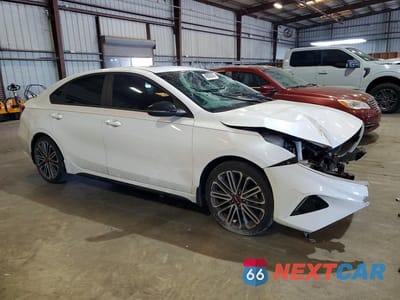 Czwarte zdjęcie samochodu z boku: 2023 KIA FORTE GT VIN:3KPF44AC2PE511967 - miniatura