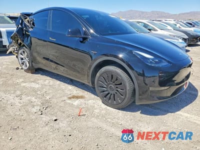 Czwarte zdjęcie samochodu z boku: 2024 TESLA MODEL Y VIN:7SAYGDEE0RA265378 - miniatura