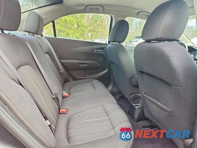 Zdjęcie 10 z 11 samochodu: 2017 CHEVROLET SONIC LT VIN:1G1JD5SH9H4132485 - miniatura