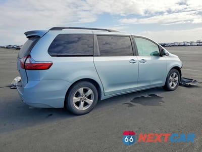 Trzecie zdjęcie samochodu z tyłu: 2016 TOYOTA SIENNA LE VIN:5TDKK3DC8GS742727 - miniatura