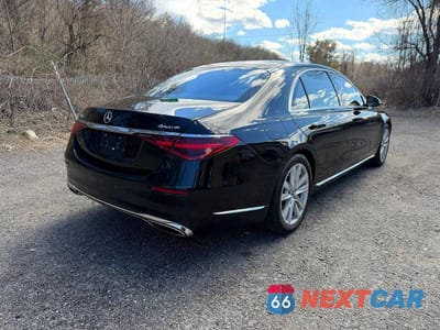 Trzecie zdjęcie samochodu z tyłu: 2022 MERCEDES-BENZ S 500 4MATIC VIN:W1K6G6DBXNA066843 - miniatura