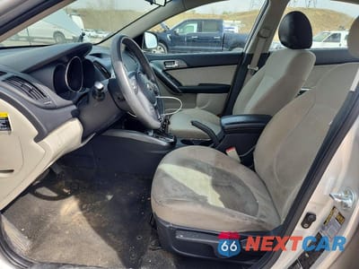 Zdjęcie 7 z 12 samochodu: 2013 KIA FORTE EX VIN:KNAFU4A22D5647138 - miniatura