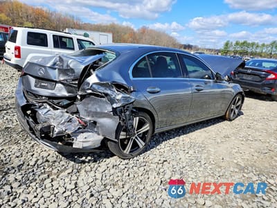 Trzecie zdjęcie samochodu z tyłu: 2022 MERCEDES-BENZ C 300 4MATIC VIN:W1KAF4HB7NR048006 - miniatura