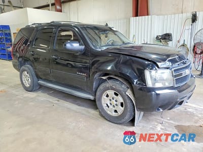 Czwarte zdjęcie samochodu z boku: 2010 CHEVROLET TAHOE K1500 LT VIN:1GNUKBE03AR169739 - miniatura