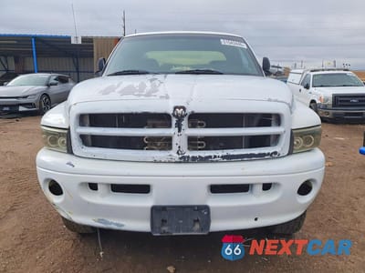 Piąte zdjęcie samochodu w środku: 2000 DODGE RAM 1500 VIN:1B7HF13Z9YJ158781 - miniatura