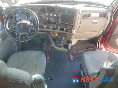 Piąte zdjęcie samochodu w środku: 2018 KENWORTH CONSTRUCTION T680 VIN:1XKYDP9X9JJ197010 - miniatura