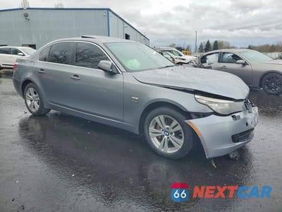 Czwarte zdjęcie samochodu z boku: 2010 BMW 528 XI VIN:WBANV1C50AC159666 - miniatura
