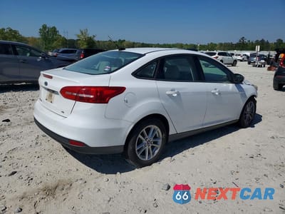 Trzecie zdjęcie samochodu z tyłu: 2017 FORD FOCUS SE VIN:1FADP3F24HL221138 - miniatura