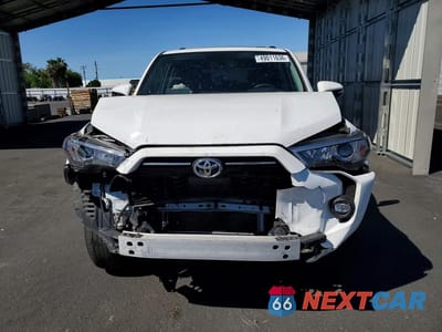 Piąte zdjęcie samochodu w środku: 2021 TOYOTA 4RUNNER SR5 PREMIUM VIN:JTENU5JRXM5881430 - miniatura