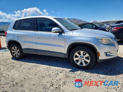 Czwarte zdjęcie samochodu z boku: 2010 VOLKSWAGEN TIGUAN SE VIN:WVGBV7AX6AW523838 - miniatura