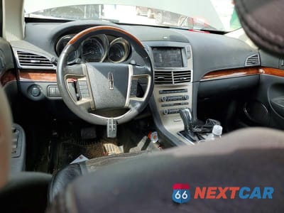Zdjęcie 8 z 13 samochodu: 2012 LINCOLN MKT VIN:2LMHJ5AT8CBL55054 - miniatura