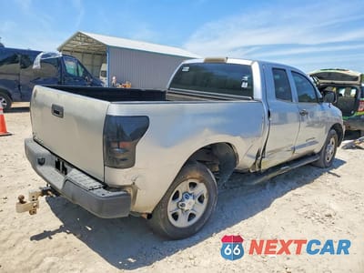 Trzecie zdjęcie samochodu z tyłu: 2013 TOYOTA TUNDRA DOUBLE CAB SR5 VIN:5TFRU5F17DX029355 - miniatura