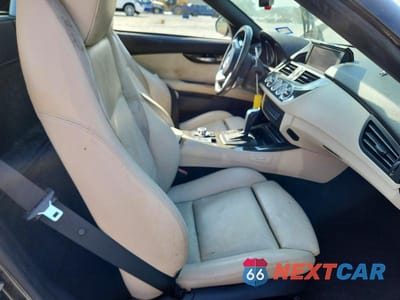 Zdjęcie 7 z 12 samochodu: 2010 BMW Z4 SDRIVE30I VIN:WBALM5C57AE377481 - miniatura