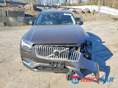 Piąte zdjęcie samochodu w środku: 2024 VOLVO XC90 PLUS VIN:YV4L12PEXR1235971 - miniatura