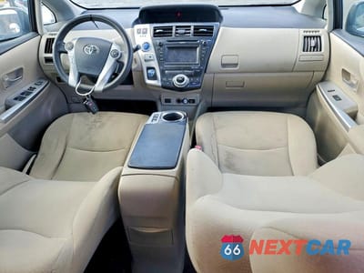 Zdjęcie 8 z 12 samochodu: 2013 TOYOTA PRIUS V THREE VIN:JTDZN3EU9D3268863 - miniatura
