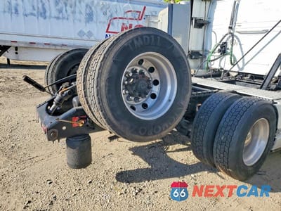 Zdjęcie 9 z 10 samochodu: 2023 VOLVO VNL SEMI TRUCK VIN:4V4NC9EJ6PN612711 - miniatura