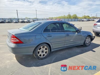 Trzecie zdjęcie samochodu z tyłu: 2005 MERCEDES-BENZ C 240 4MATIC VIN:WDBRF81J75F648207 - miniatura
